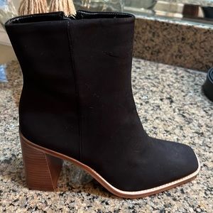 Vince Camuto Eshera size 6.5  new with box.